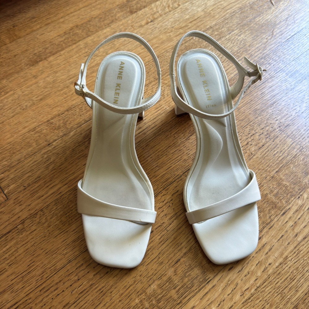 Anne Klein Beata Cream Leather iFlex Block Heel Sandals Women Size 9 AKBEATA